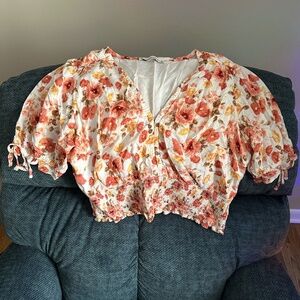 Abercrombie & Fitch cropped flower blouse